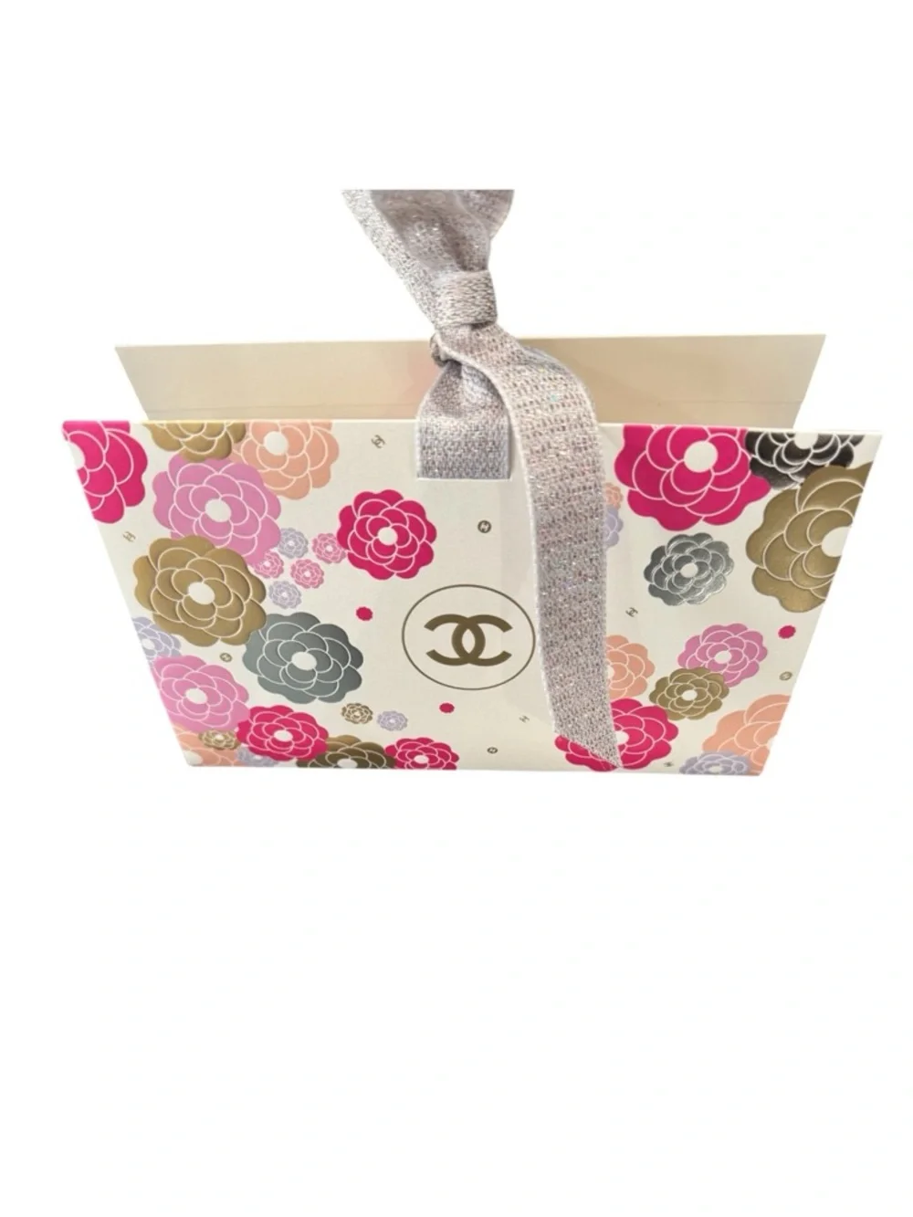 CHANEL Camellia Charm & Floral Box - Picture 10 of 12